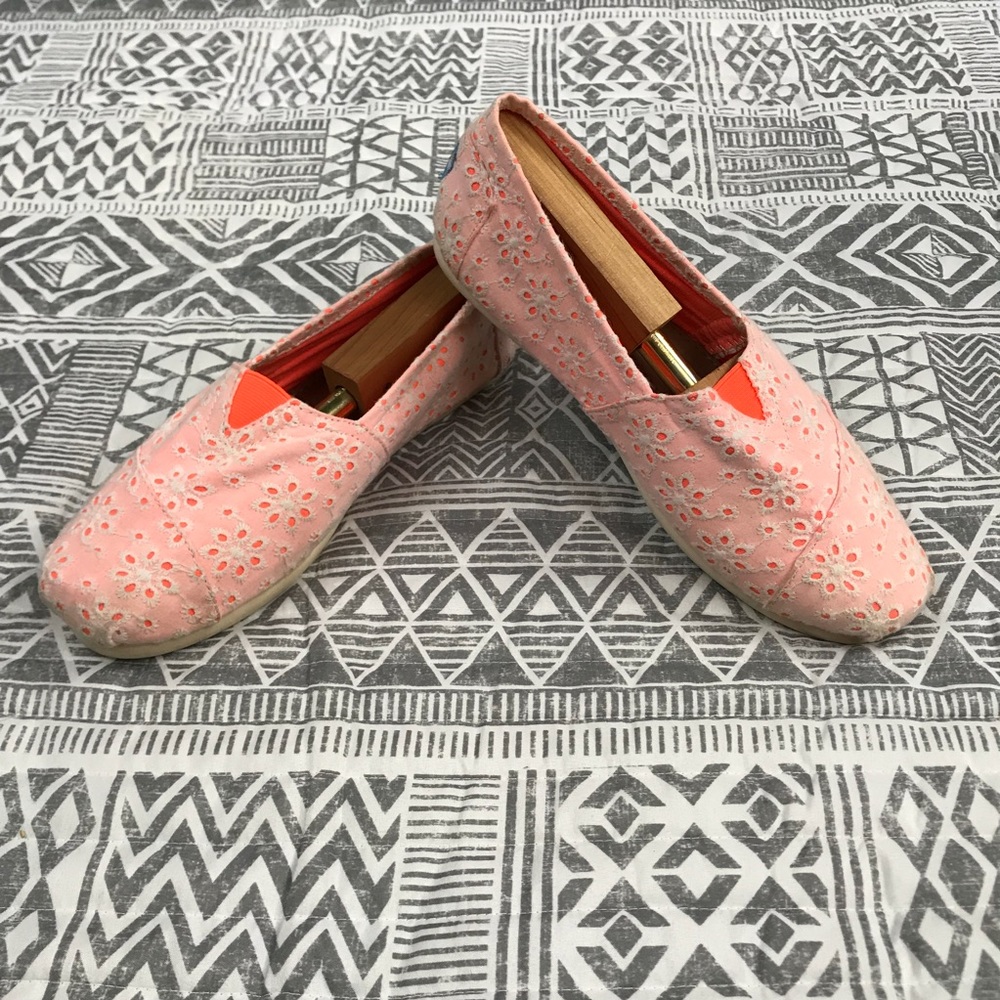 Toms Pink Orange White Lace Flats Loafers Size 9W
